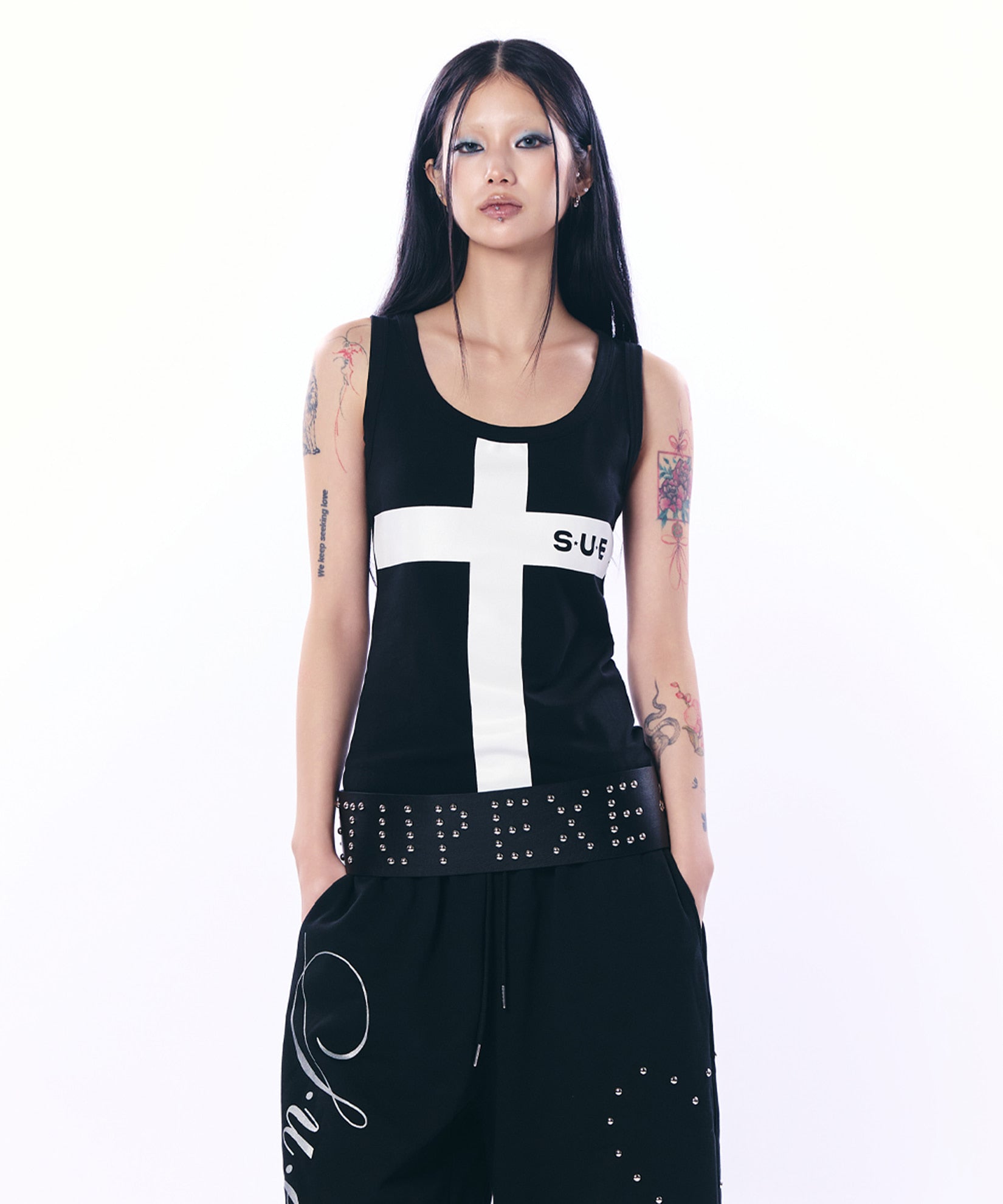 SETUP EXE] LOGO CROSS SLEEVELESS TOP / BLACK – SellerWork
