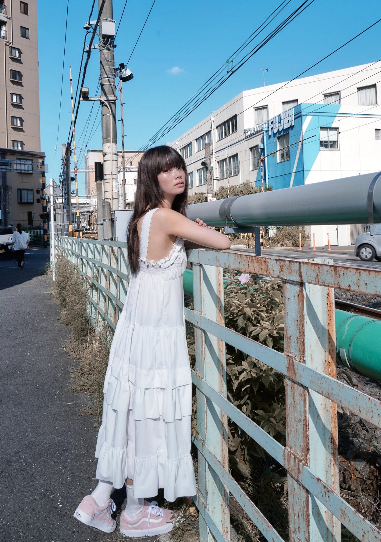 lo-axual-fw-24-lace-strap-ruffle-long-dress_off-white