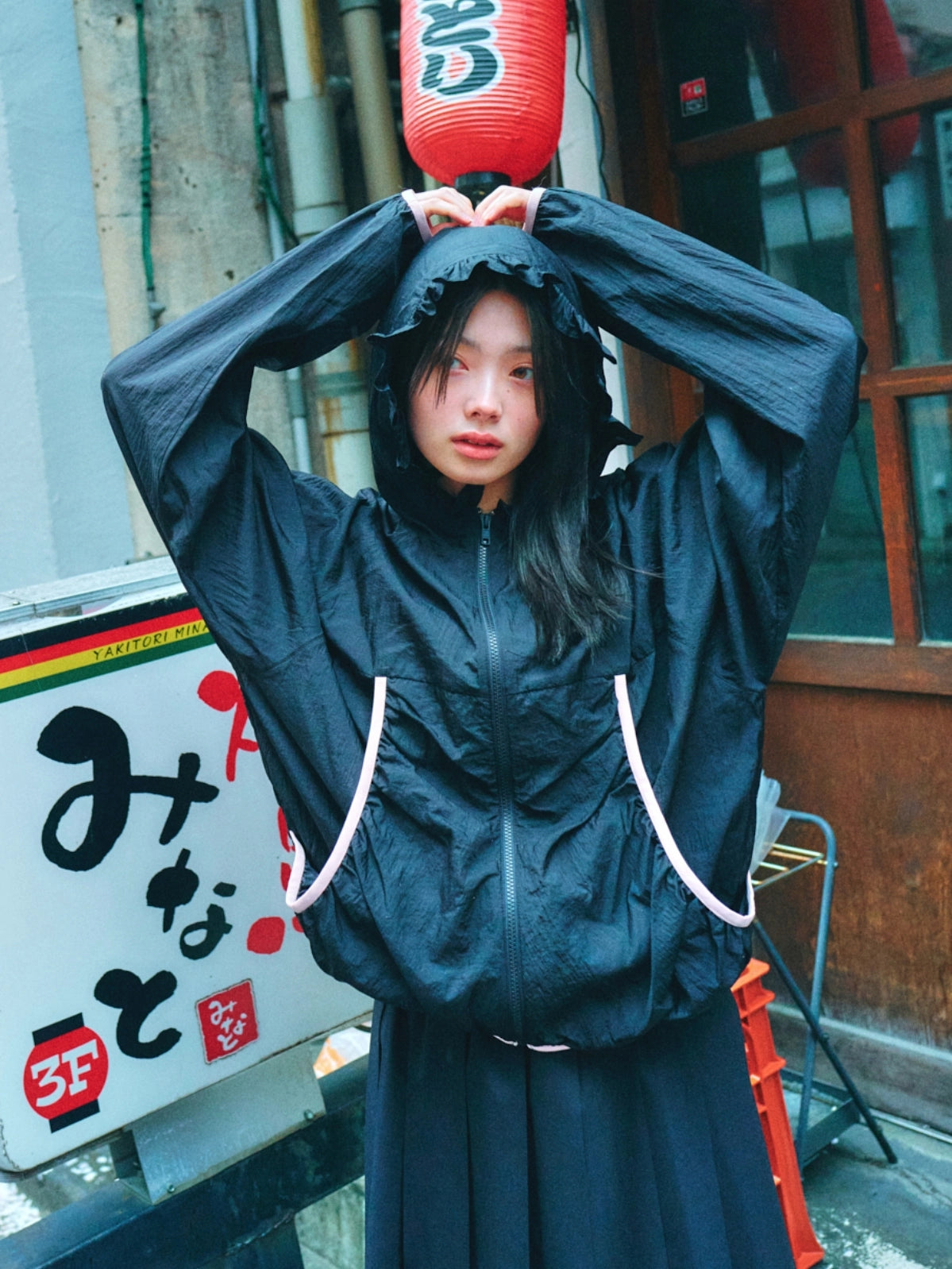 lo-axual-ss-25-oversized-frill-hooded-windbreaker_black