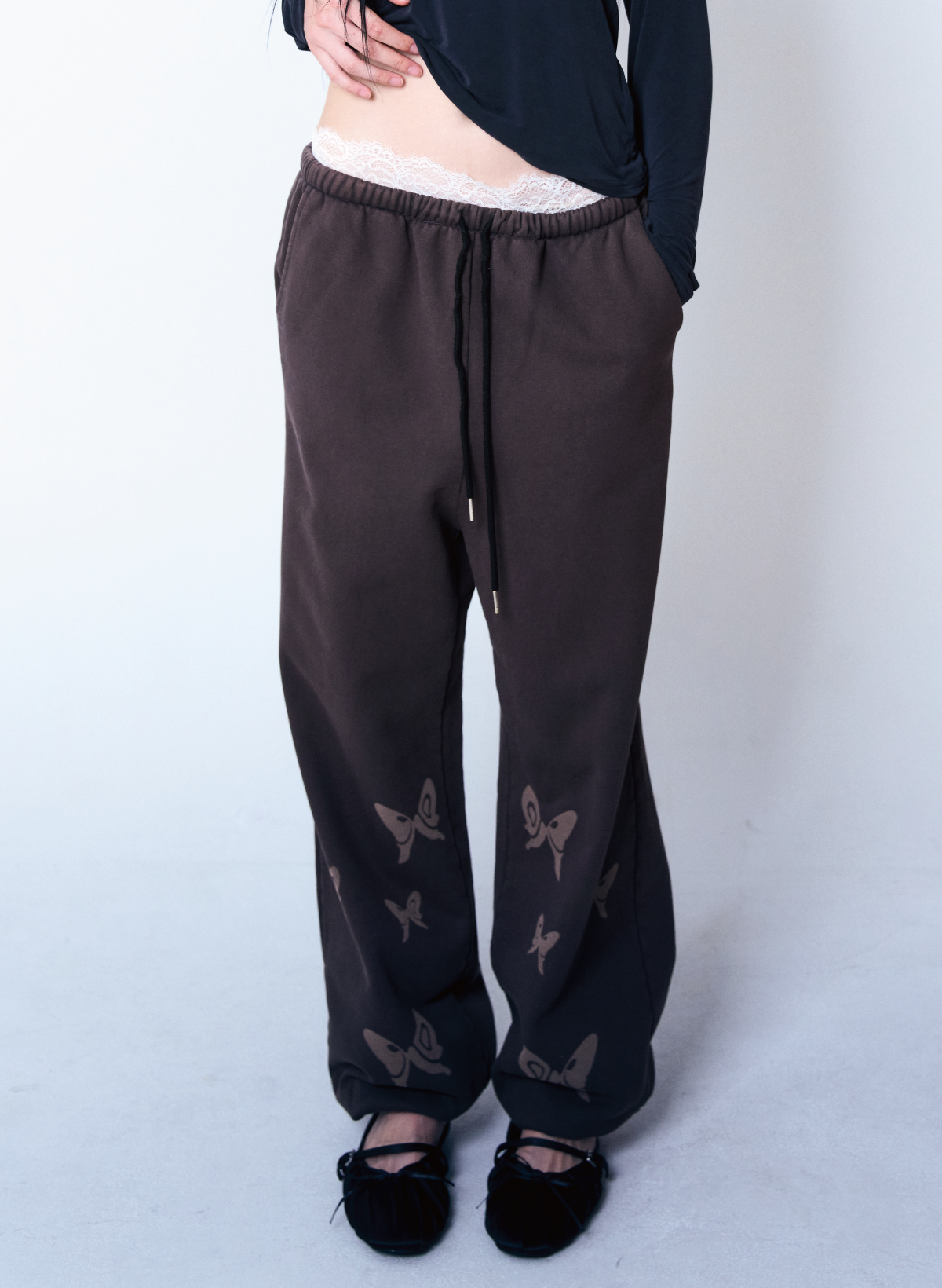guwolsibil-fw-26-laser-lace-layer-sweat-pants-charcoal-charcoal-s