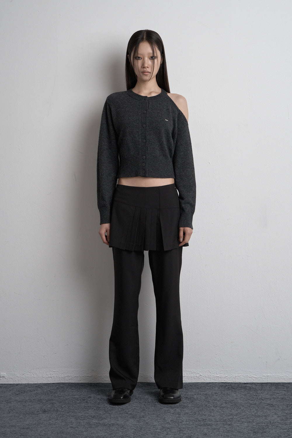 synerjyn-fw-25-shoulder-slit-knit-cardigan-charcoal-charcoal-s