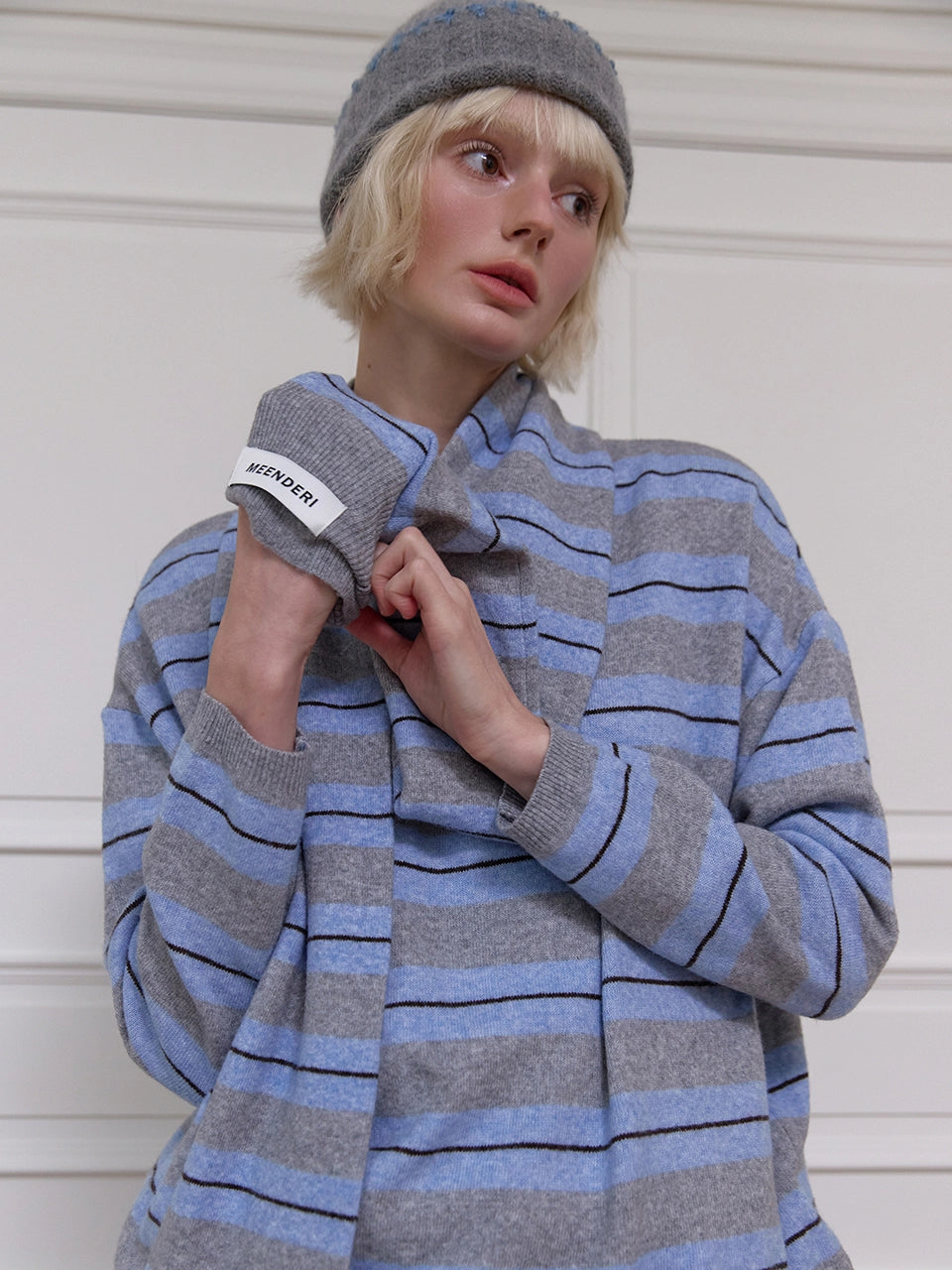 meenderi-fw-25-multi-stripe-knit-muffler-grey-grey-s