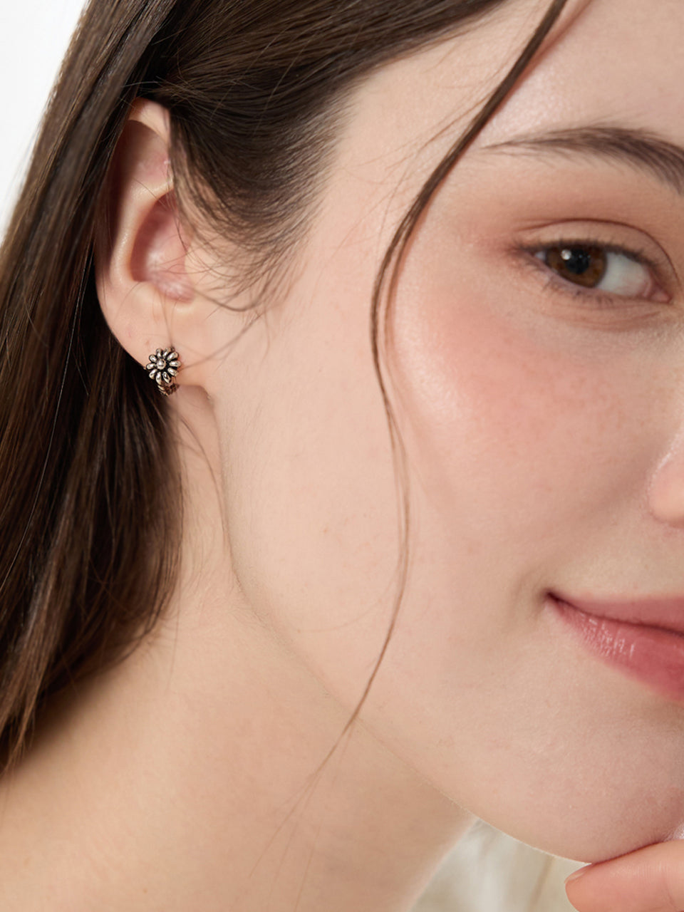 lombrillant-fw-25-fleur-vintage-one-touch-earrings-silver-s