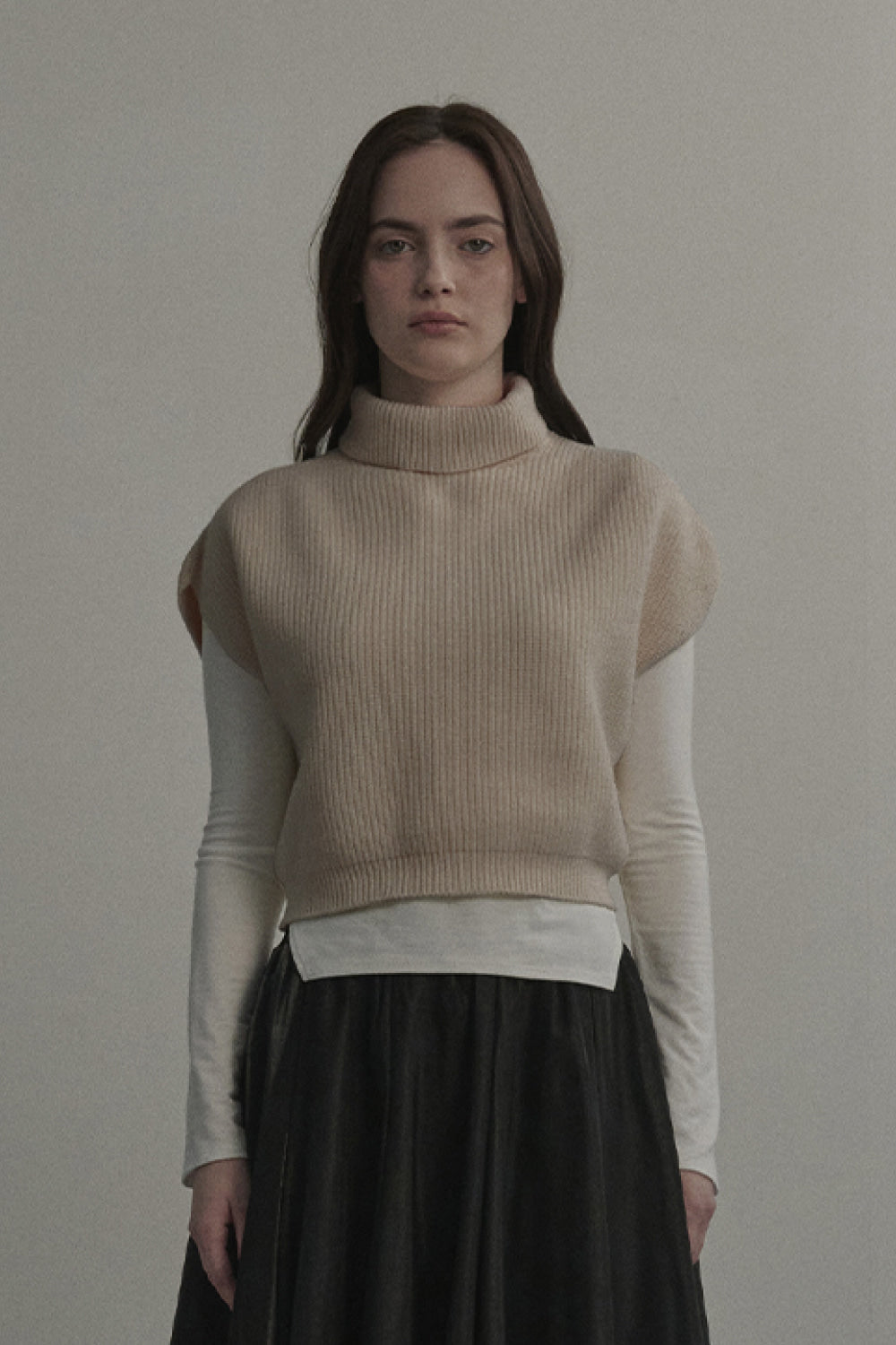 mausoleum-ss-25-haze-turtleneck-knit-vestbrown