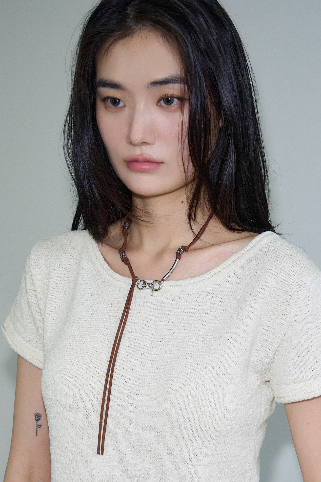 sis-a-ss-25-leaf-suede-necklace-/-brown