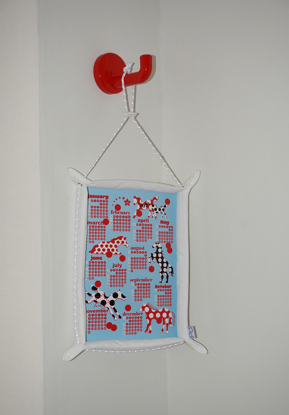 [POWDERS] soft hanging calendar (white frame)
