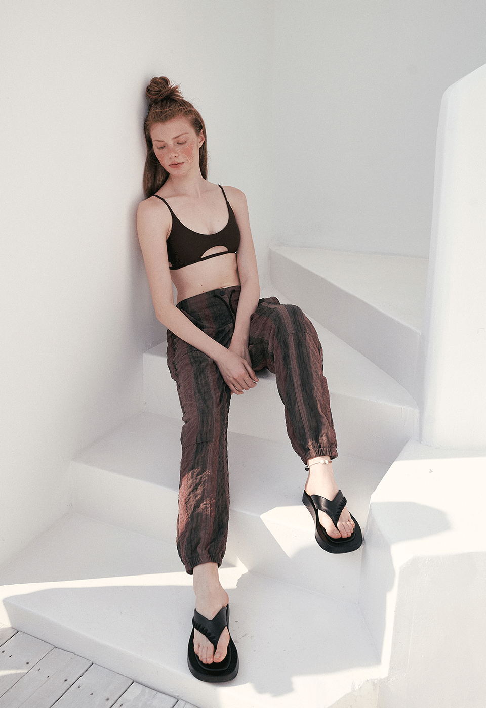 revoirsis-ss-26-seersucker-jogger-pants-brown-brown-s
