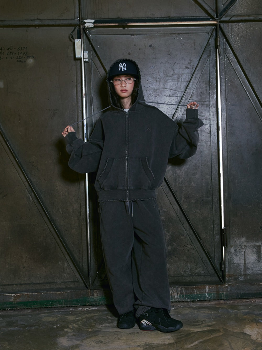 call-out-new-year-fw-25-washed-ruffle-pants-charcoal-charcoal-s