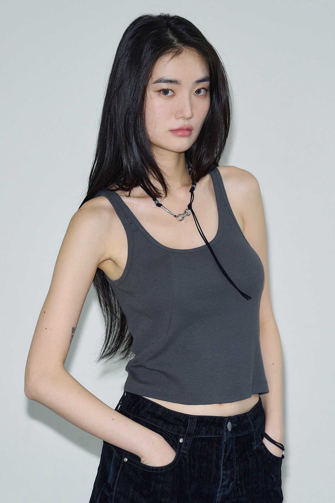 sis-a-ss-25-deep-scoop-neck-line-sleeveless-/-charcoal