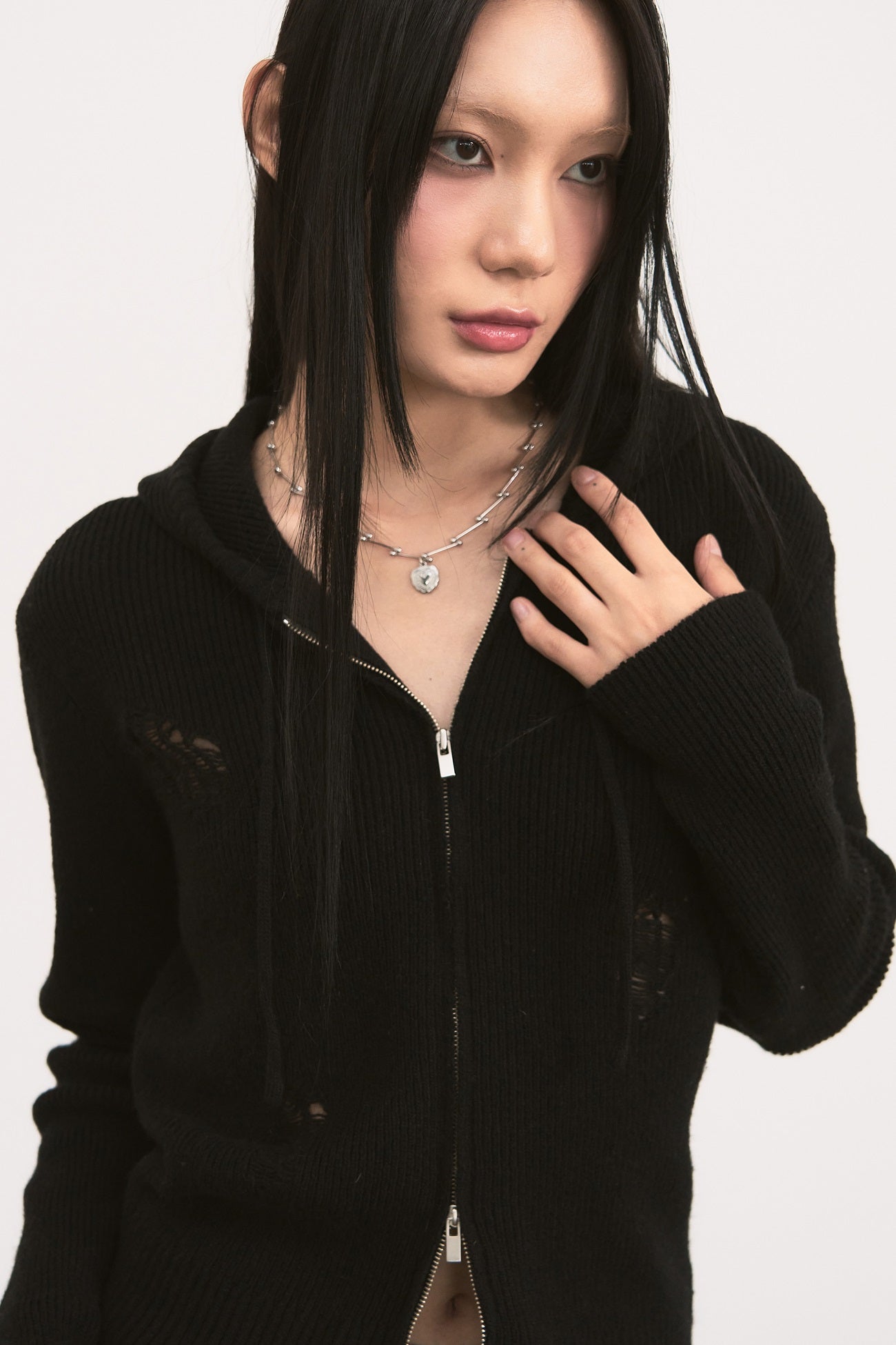 sis-a-fw-24-lace-heart-necklace