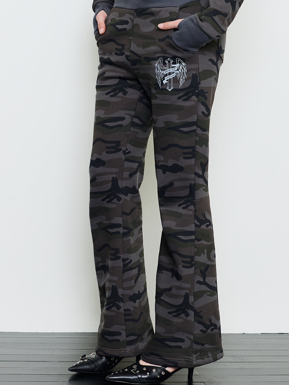luv-is-true-fw-25-ev-bootscut-training-pants-camo-camo-s