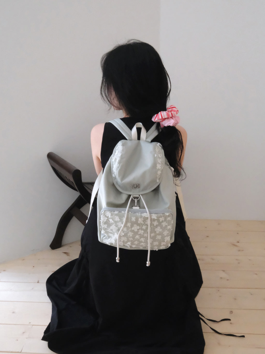 siweol107-ss-25-garden-backpack-(muted-khaki)