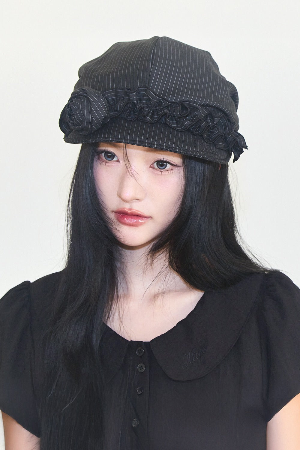 illigo-ss-26-fleur-ruffle-hunting-cap-black-stripe-stripe-s