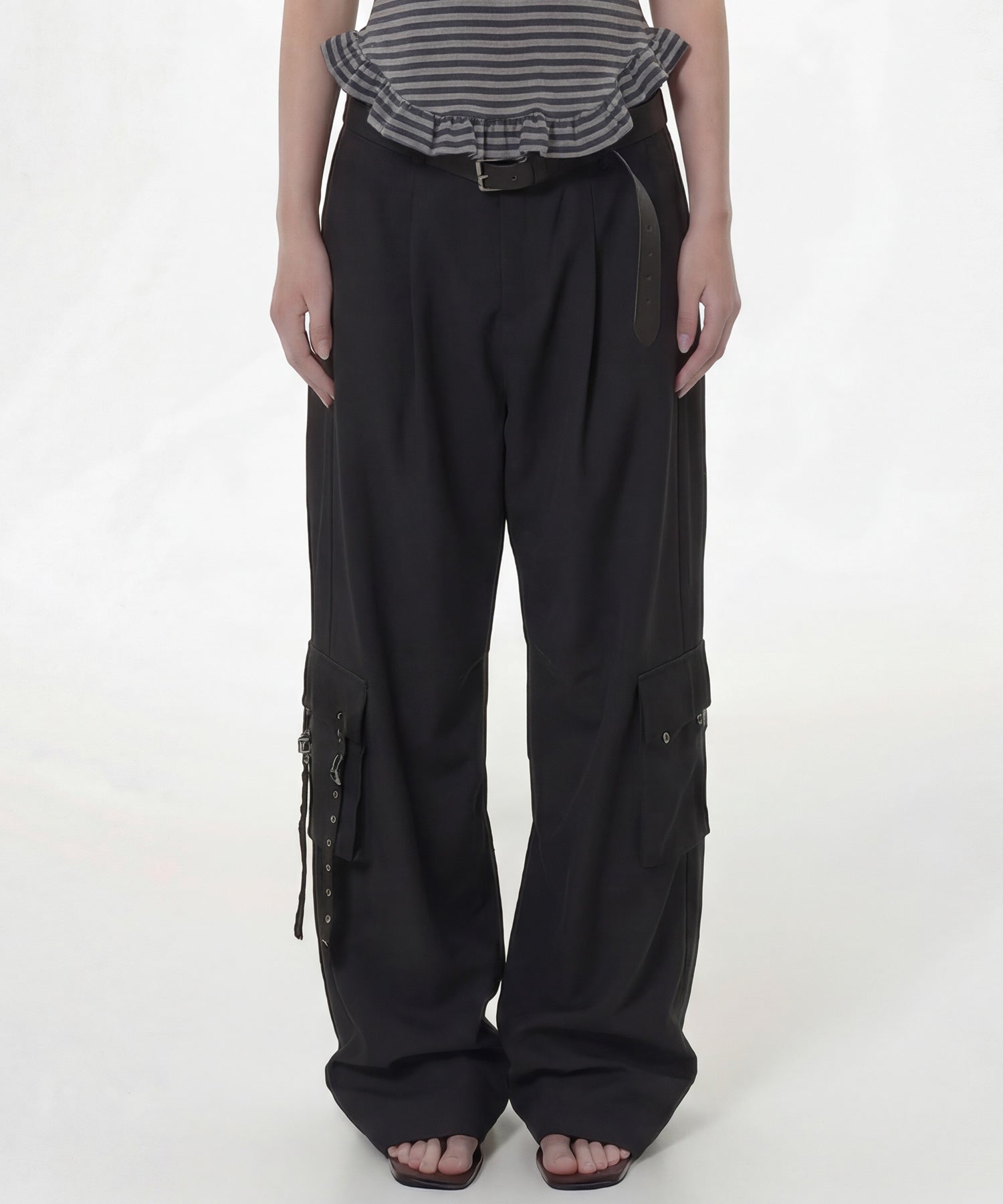 plasmasphere-ss-26-kangaroo-parachute-wide-eyelet-cargo-jogger-pants-black-black-s