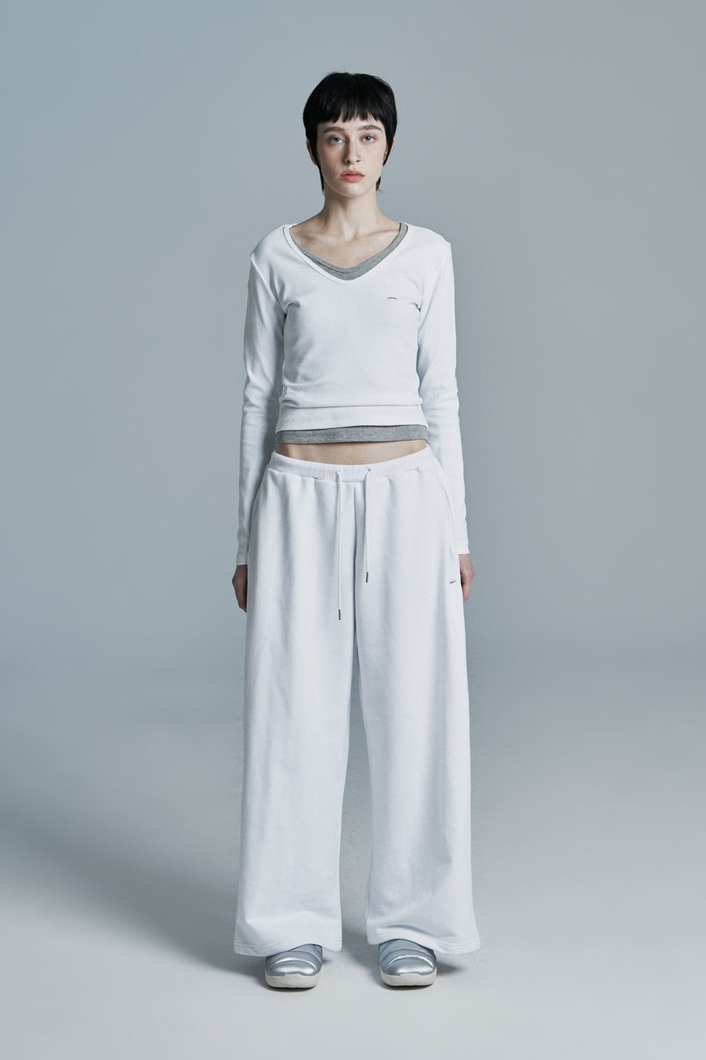 synerjyn-fw-25-day-v-neck-long-sleeve-white-white-s