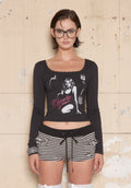 hillda-fw-25-baddie-print-long-sleeve-tee-black-black-s