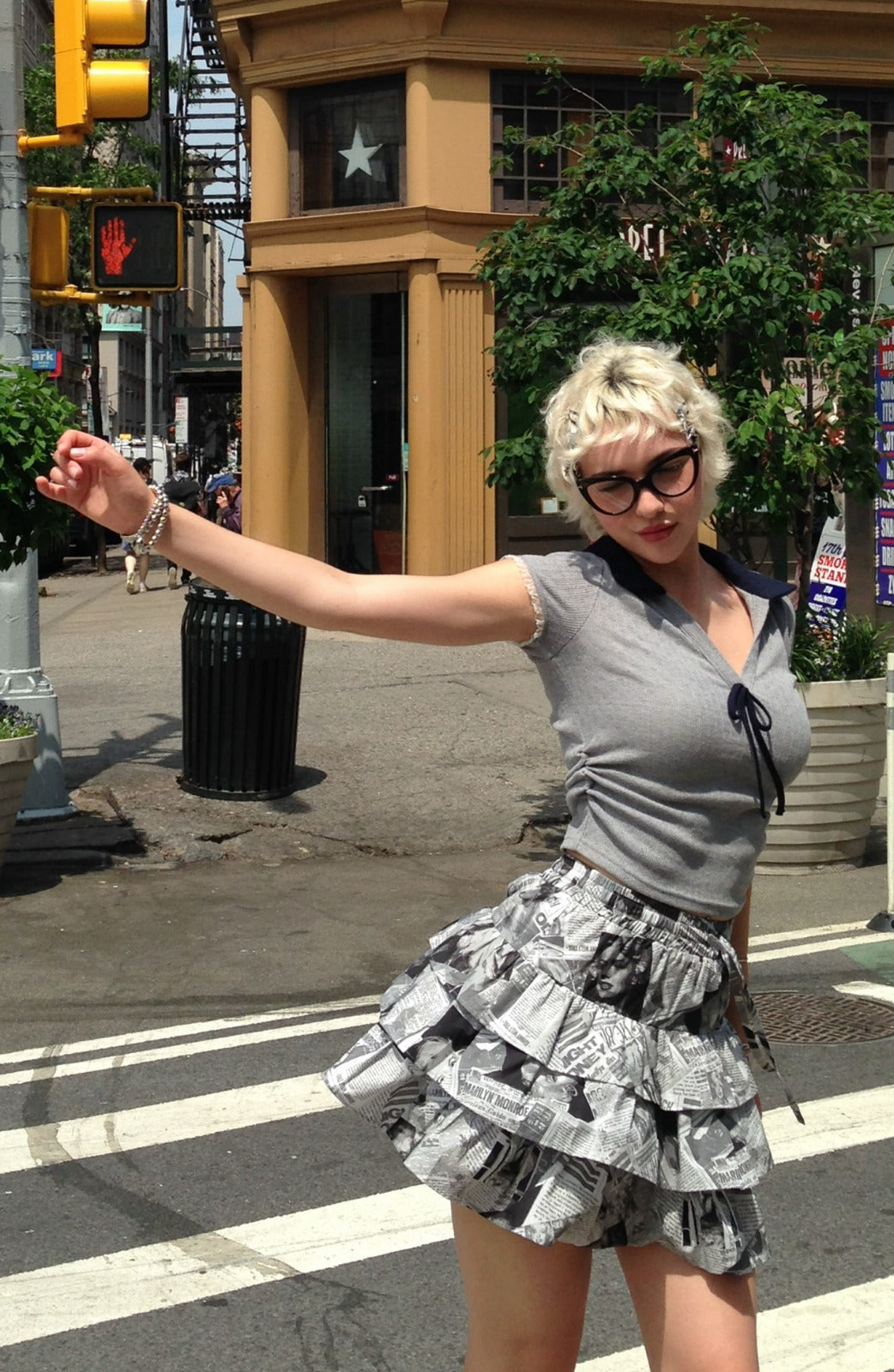 popsiz-ss-25-newspaper-tiered-ruffle-layered-mini-skirt-black-black-s