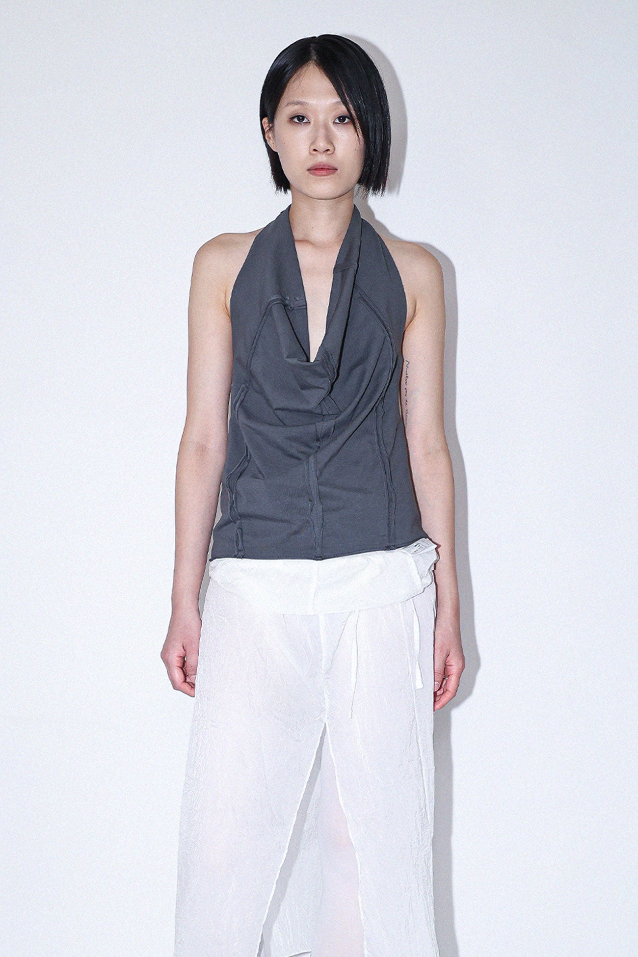 jaeshin-ss-26-multi-way-seam-halter-top-charcoal-charcoal-s