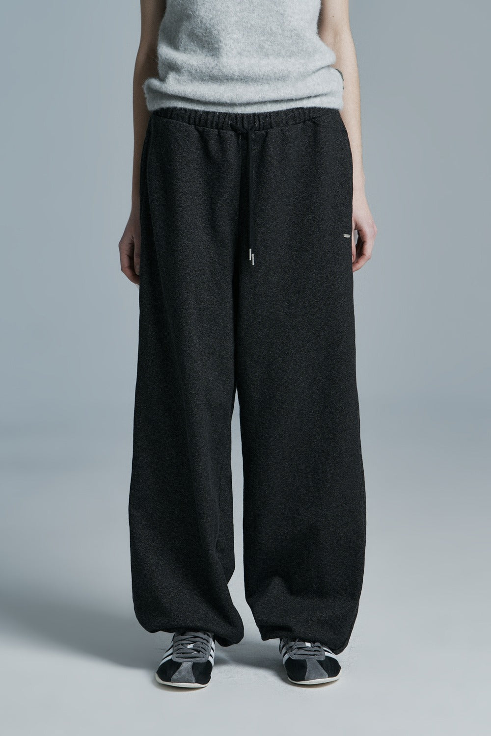 synerjyn-fw-25-indigo-denim-sweatpants-black-black-s