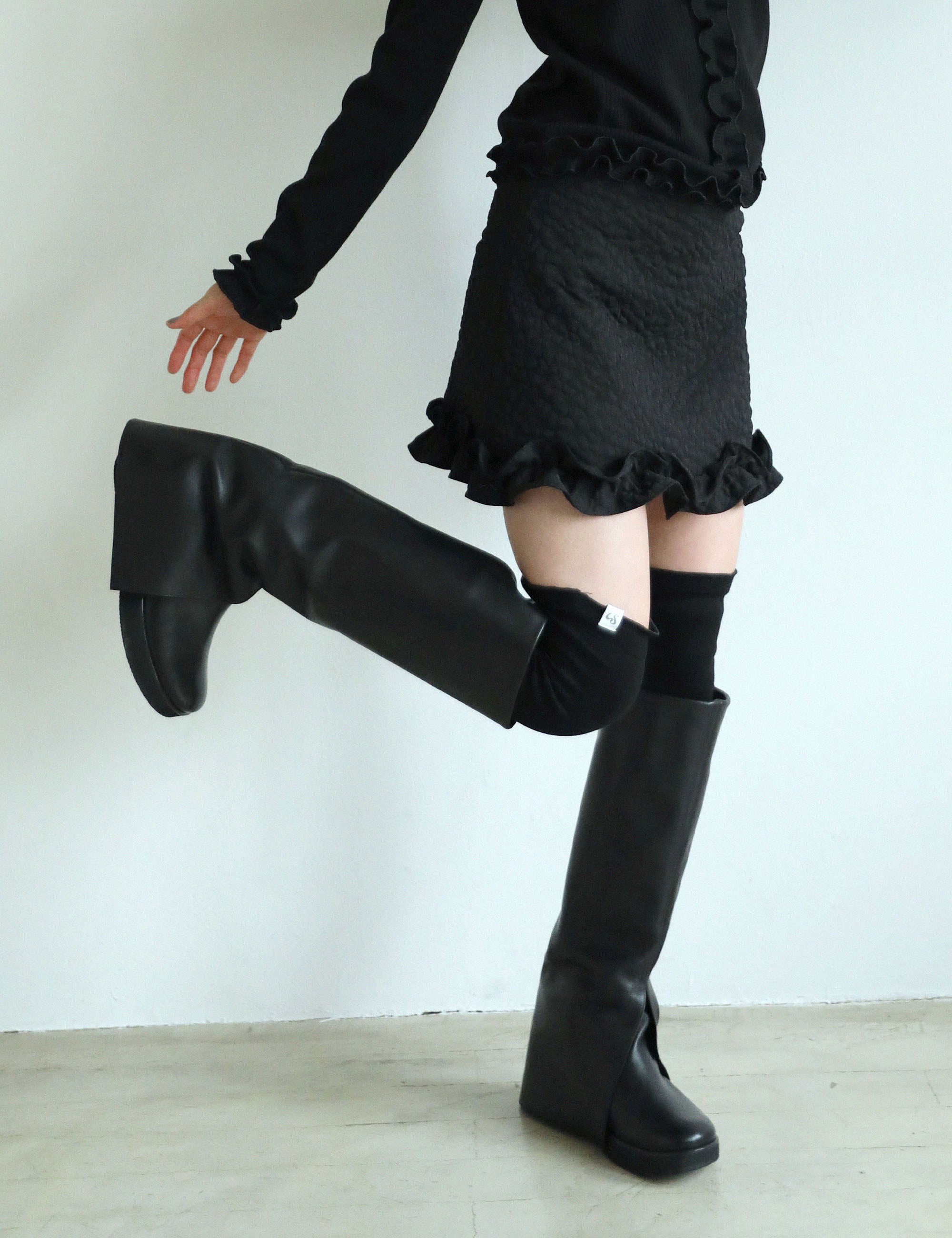 ugly-shadow-fw-25-knee-high-socks-black-black-s