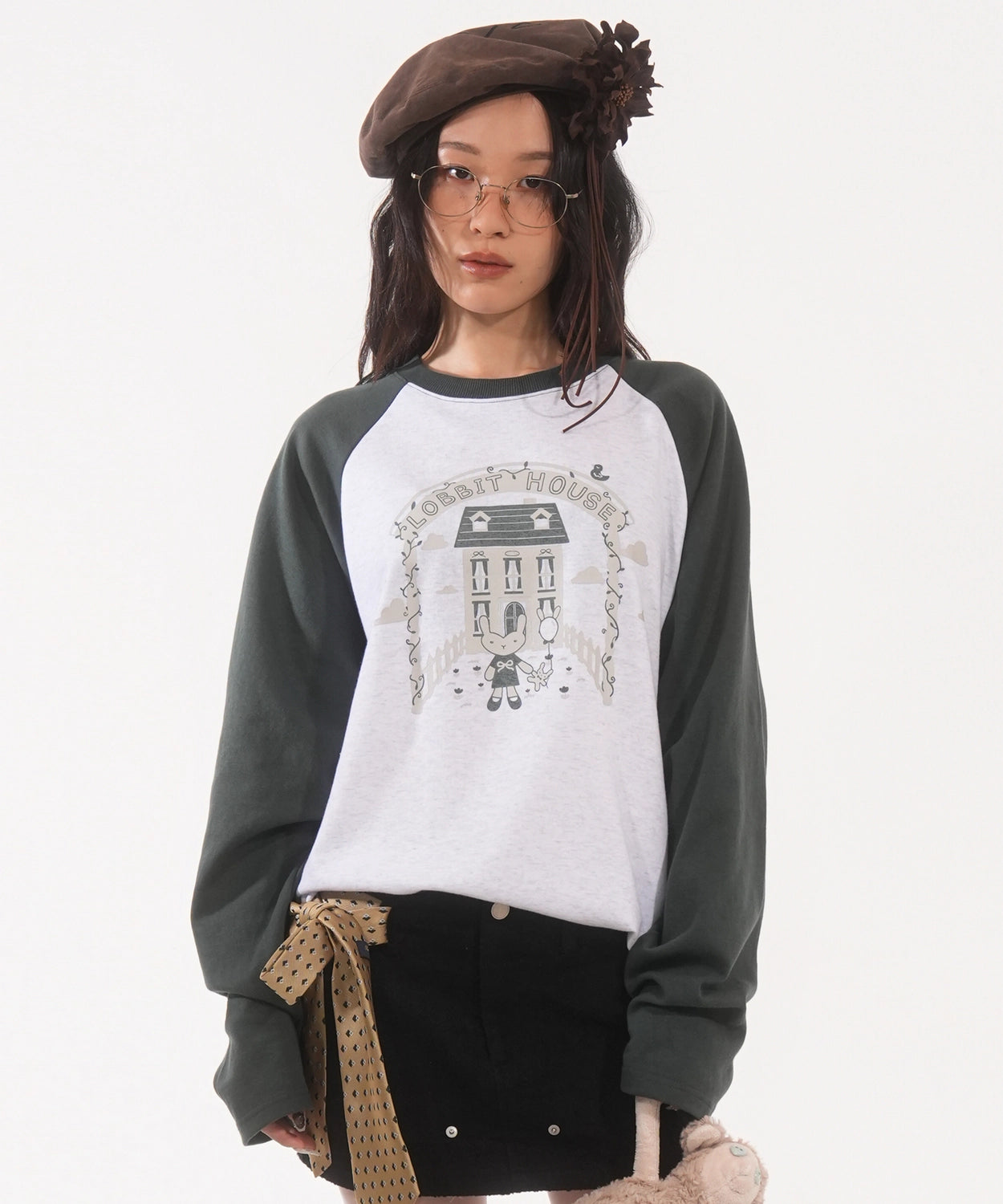 fanyoung-fw-25-lobbit-house-raglan-t-white-green-white-green-s