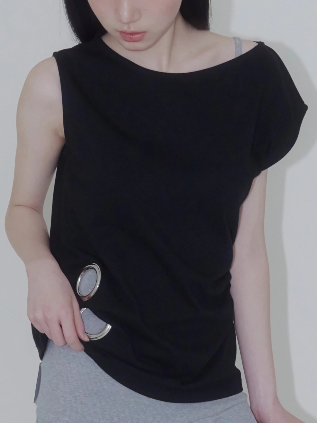 onska-ss-25-eyelet-loose-sleeveless-(black)