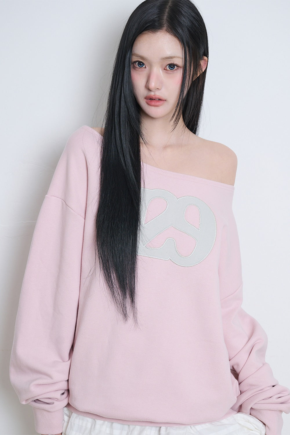 illigo-ss-26-129-logo-patch-boat-neck-sweatshirt-light-pink-pink-s