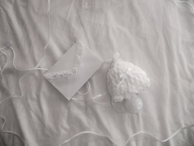 aubrey-fw-25-romantic-lace-lamp-white-o