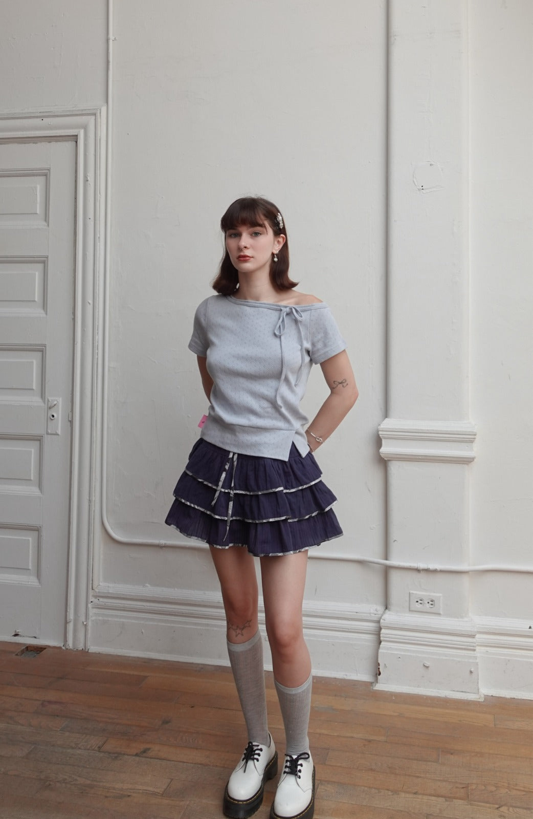 popsiz-ss-25-piped-ruffle-tier-mini-skirt-navy-gray-navy-gray-s