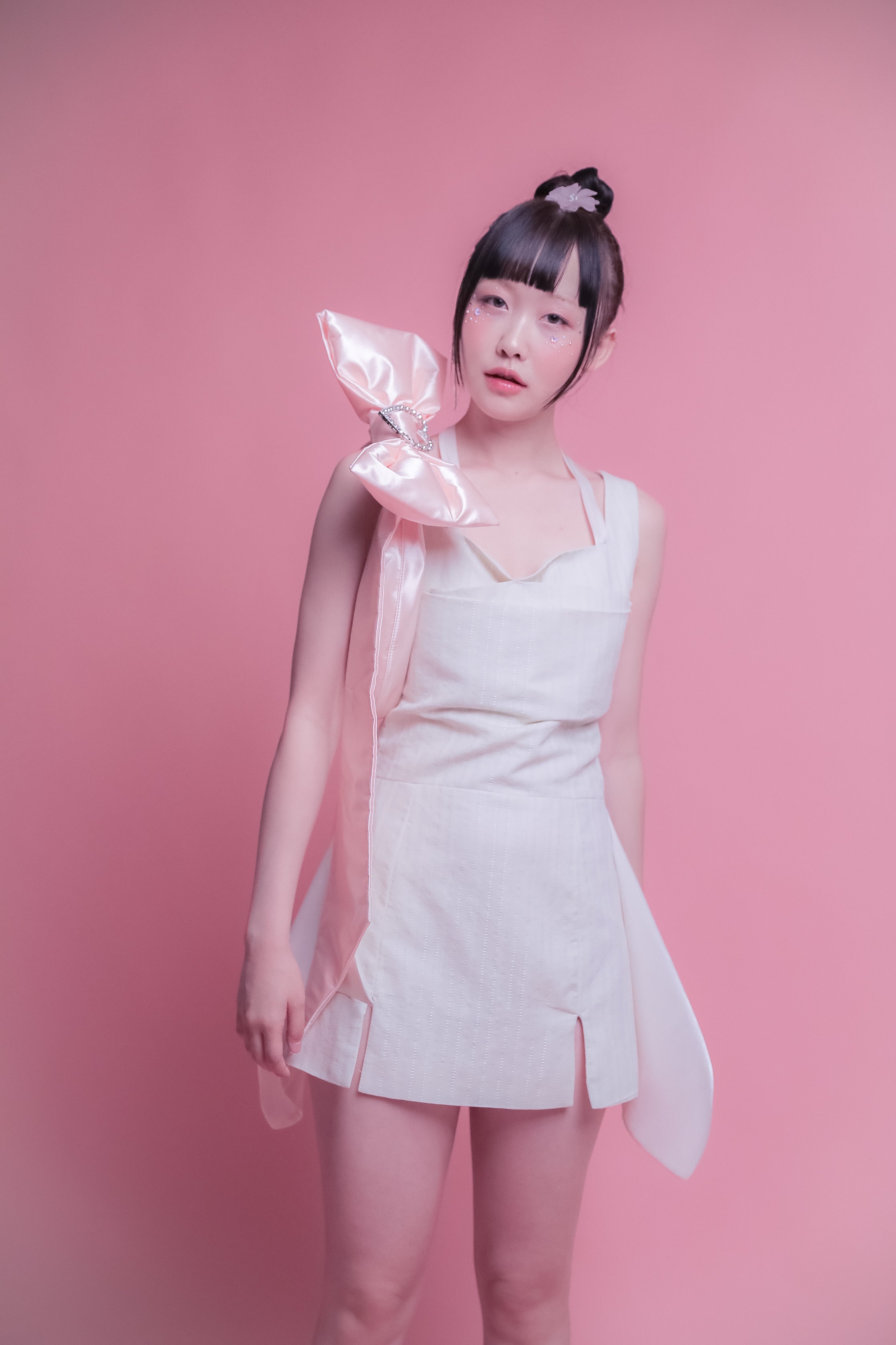 kichica-ss-25-bust-pintuck-vslit-wing-one-piece_beige