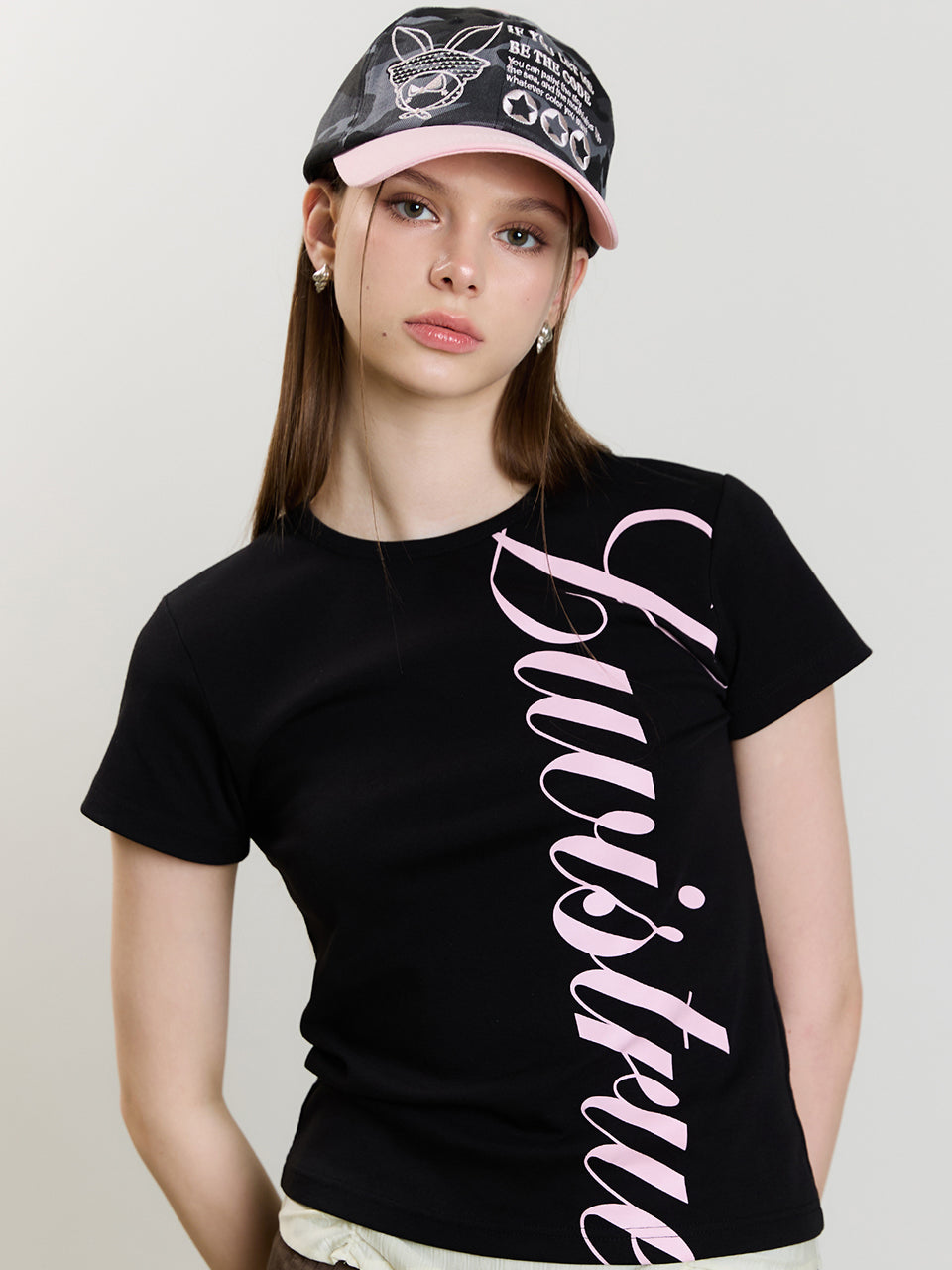 luv-is-true-ss-25-sm-straight-logo-tee-black-black-s