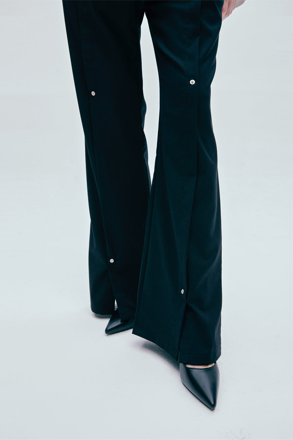 ssy-ss-25-rivet-wide-flare-vent-banding-slacks-black