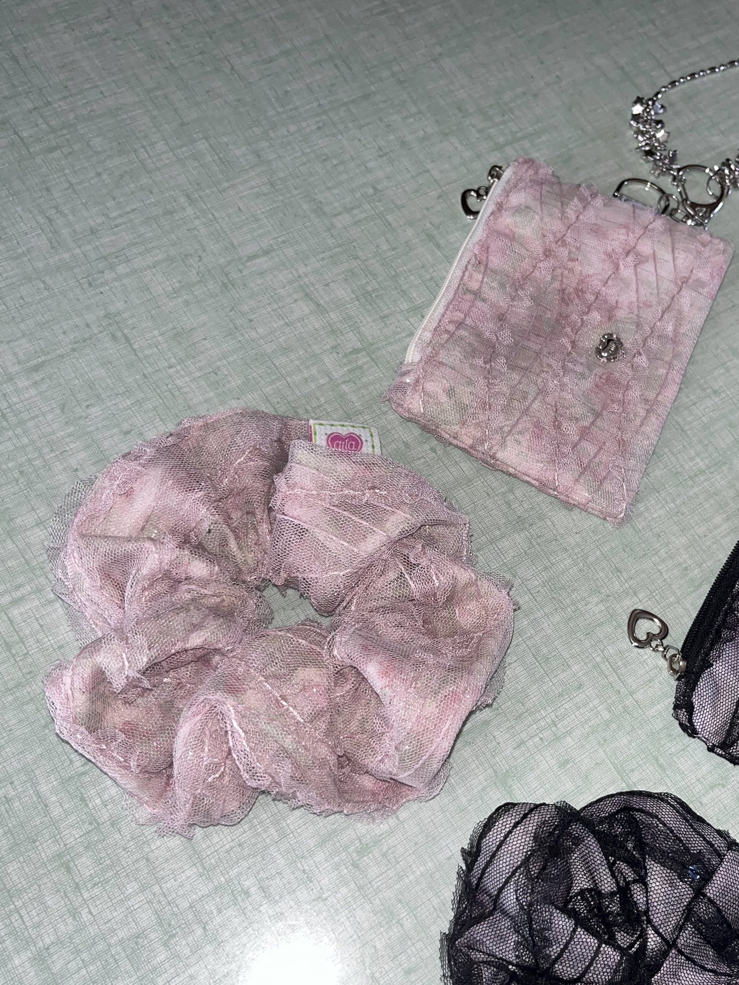 atta-ss-25-to-die-in-the-depths-of-secrecy-scrunchie-ver-2-foggy-pink-foggy-pink-o