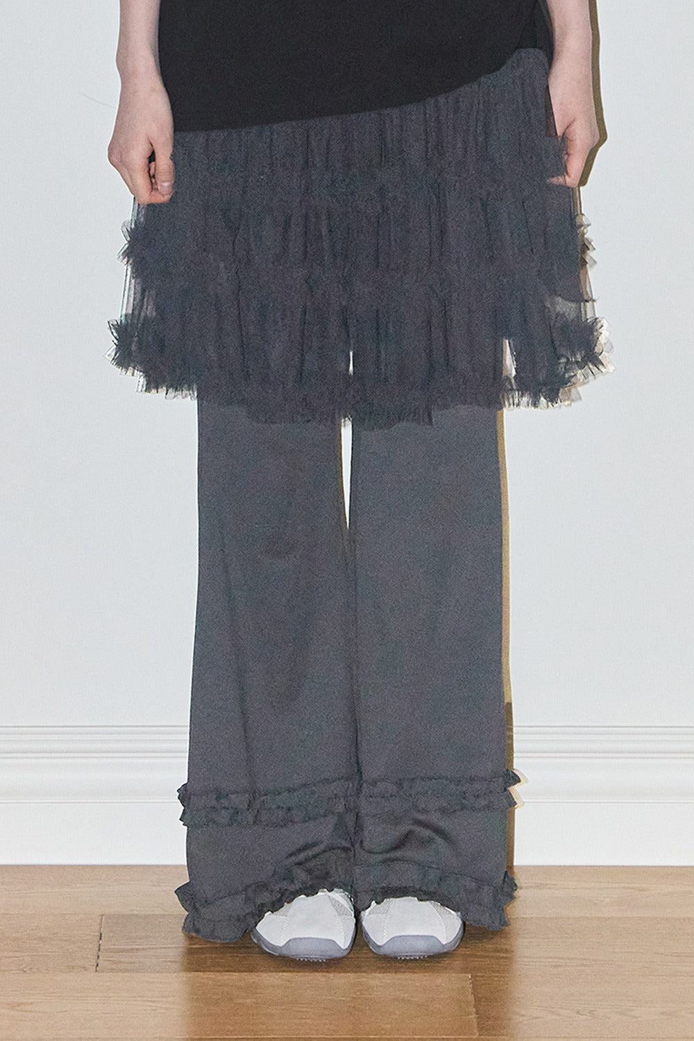 illigo-ss-26-flare-ruffle-layered-skirt-pants-charcoal-charcoal-s