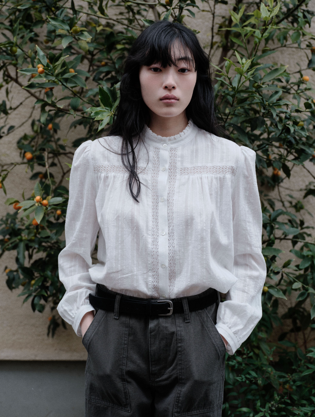 THEFEU Lace frill half blouse white
