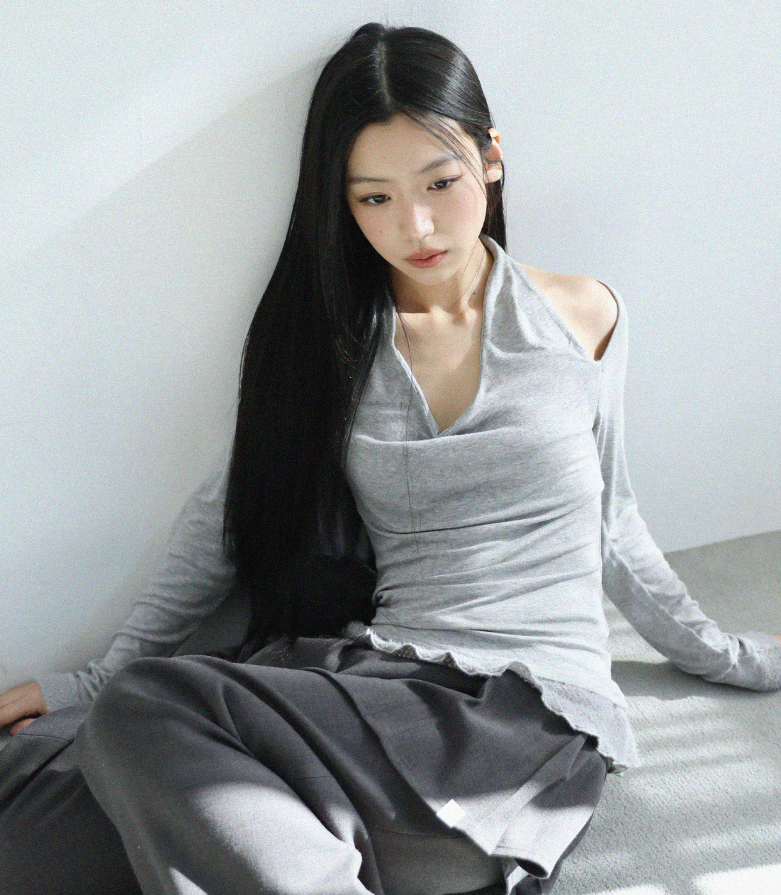 UGLYSHADOW Scarf fur frill t shirt grey