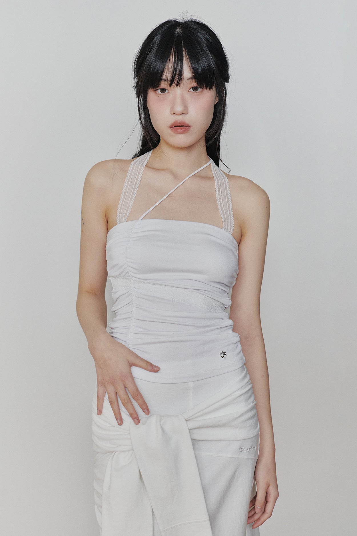 [PAIN OR PLEASURE] ANGEL SHIRRING TOP white