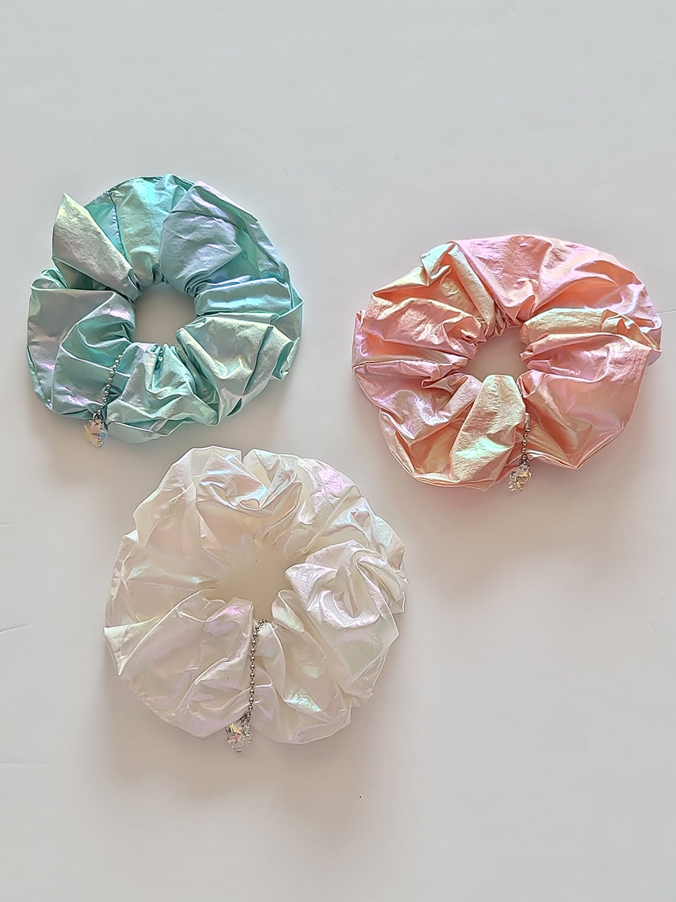 lombrillant-seasonless-fleur-pendant-scrunch-3-col