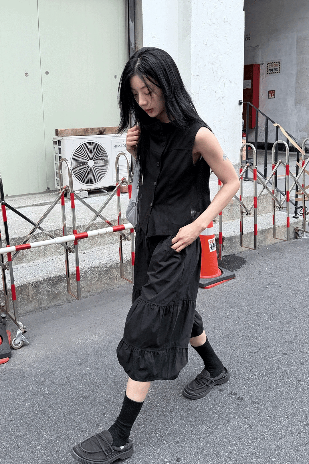 woohwa-ss-26-frill-bermuda-pants-black-black-s