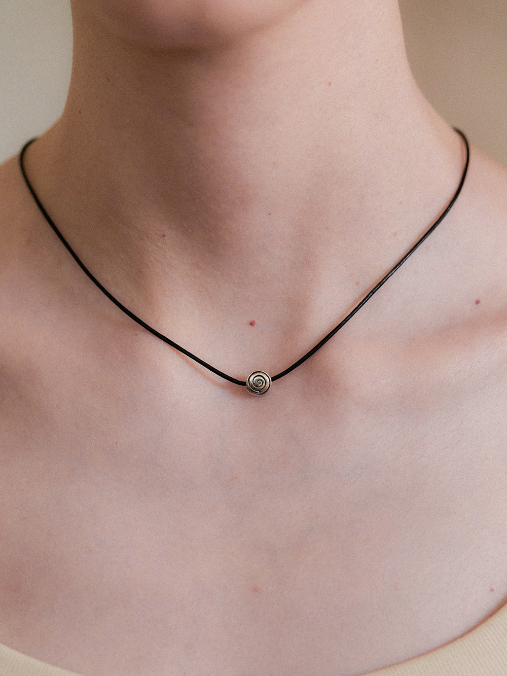 midnight-moment-ss-26-spiral-round-string-necklace-black-silver-s