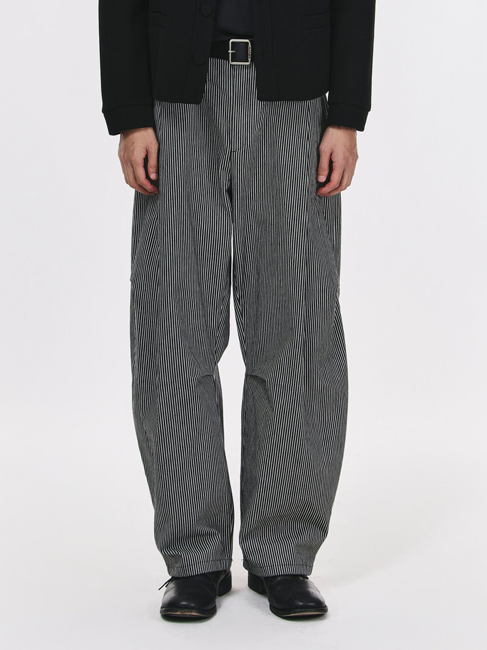 the-greatest-fw-25-stripe-wide-slacks-gray-s