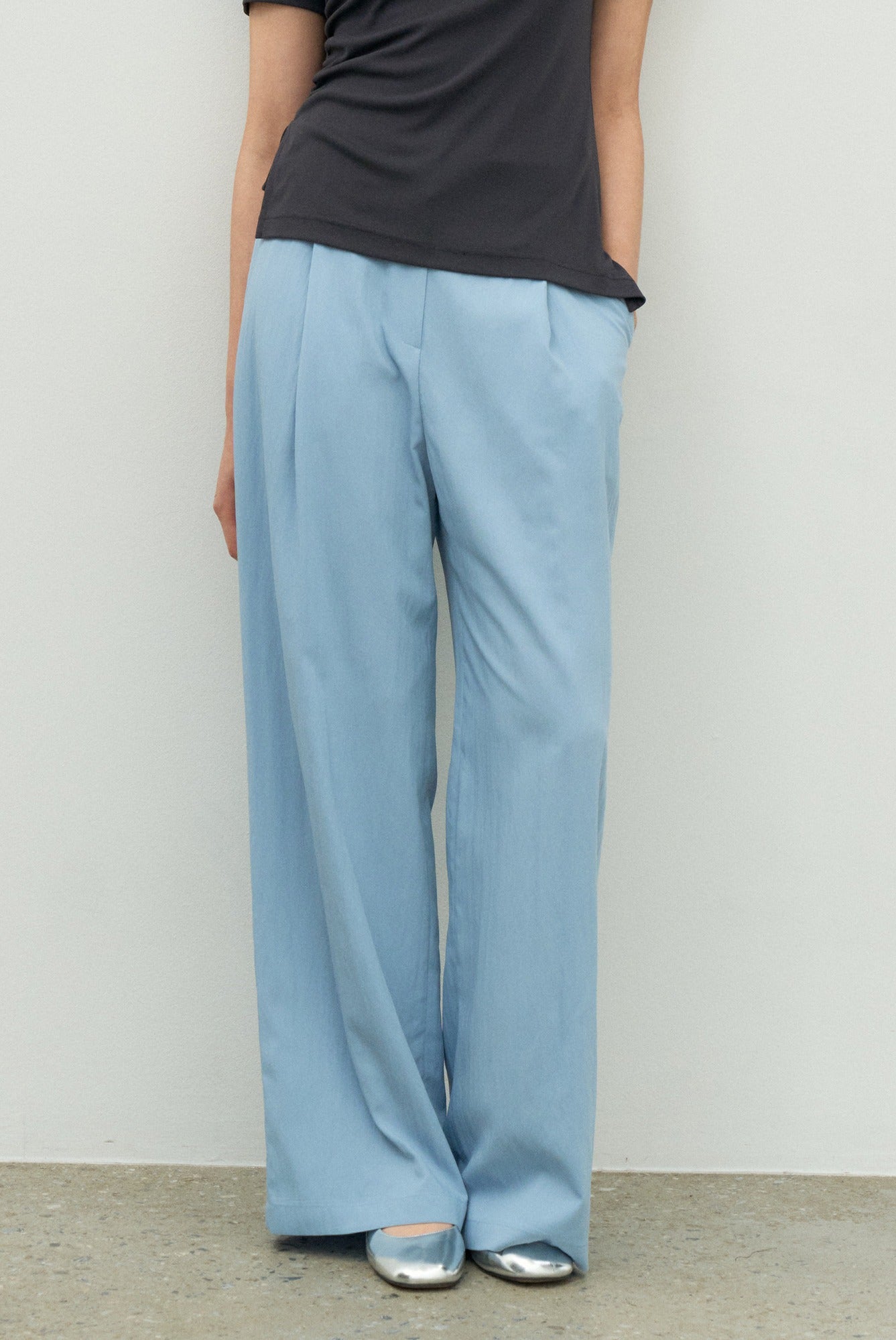makeatoast-ss-25-semilowrise-pocket-pants-(light-blue)