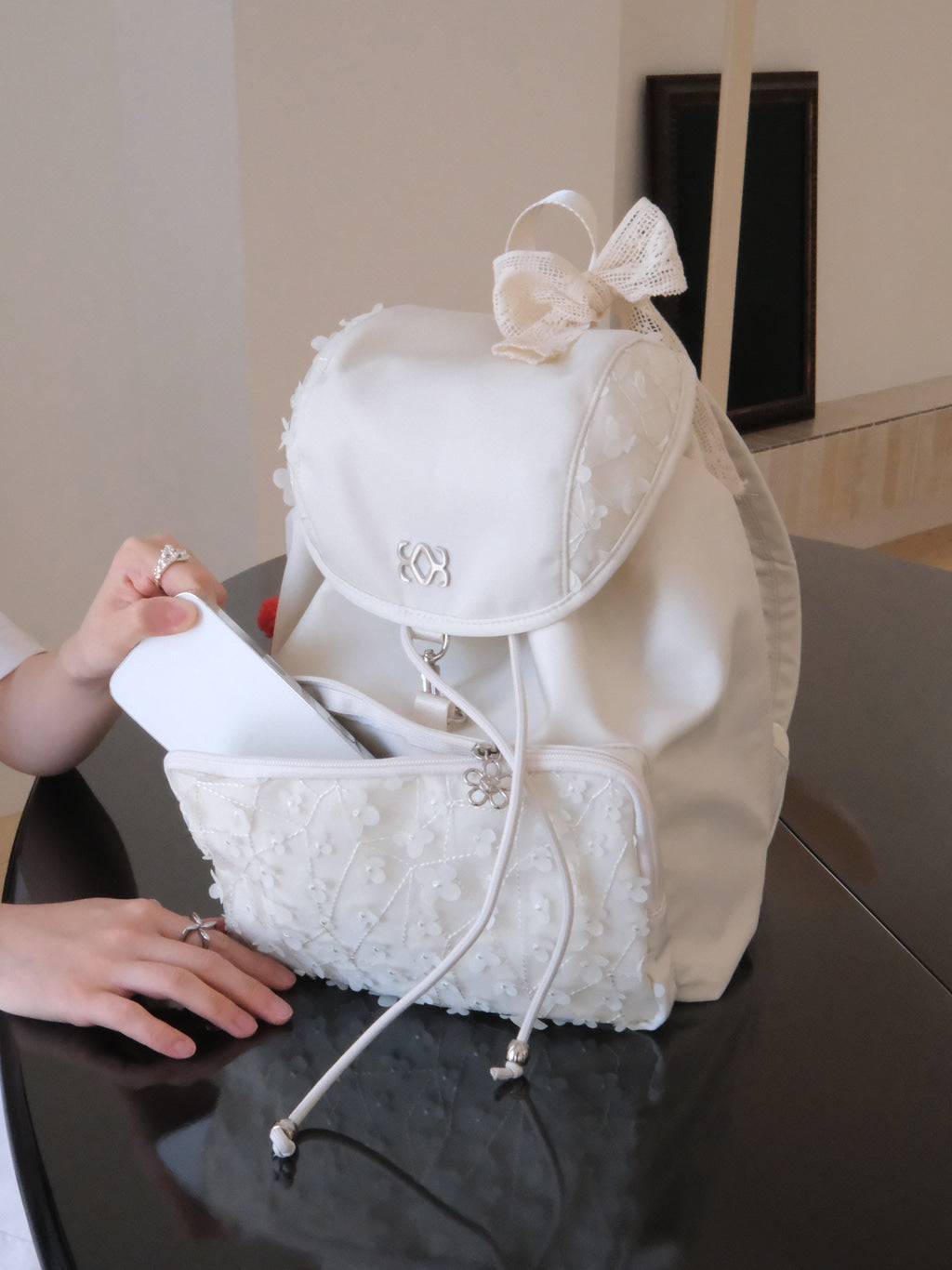 siweol107-ss-25-garden-backpack-(ivory)