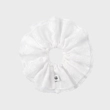 [EIREVE] GINGHAM CHECK FRILL SCRUNCHIE (CREAM WHITE)