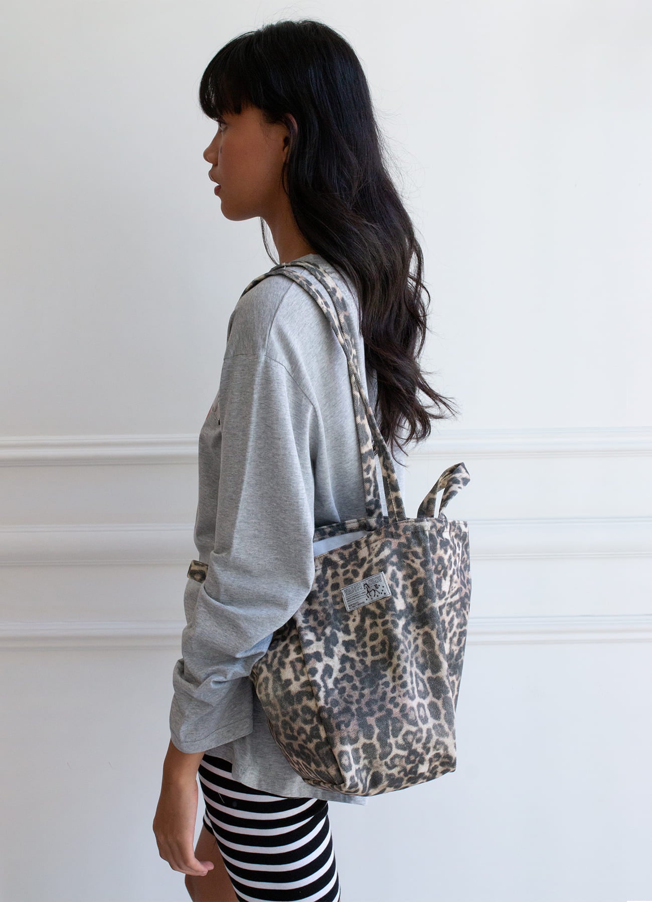 yahn-sisi-ss-25-twoway-day-bag-leopard