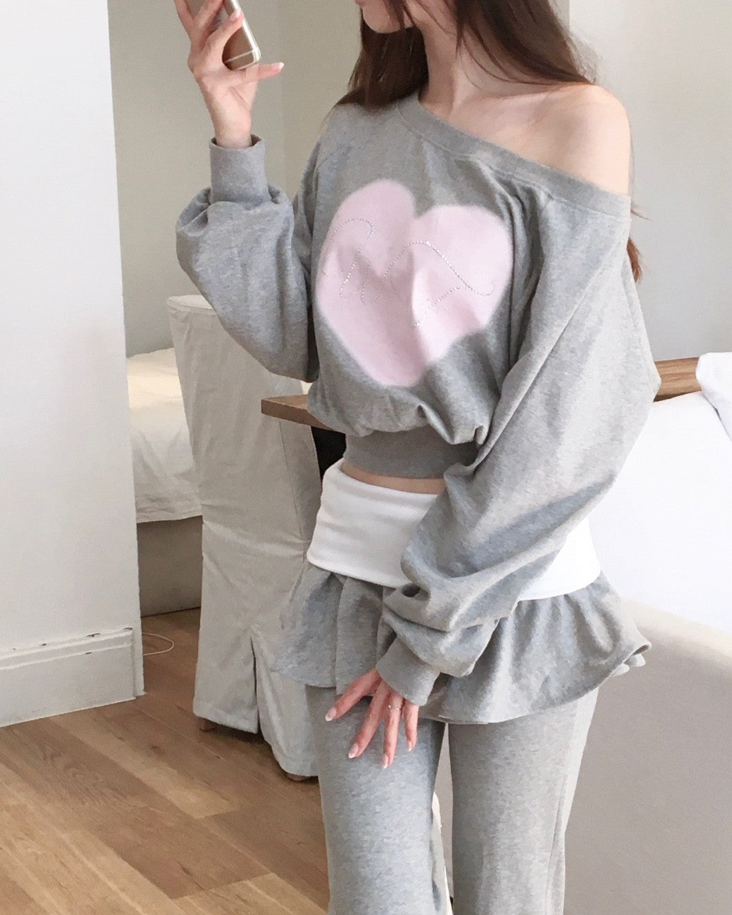 whisfairy-fw-25-hug-letter-off-shoulder-sweatshirt-gray-gray-s
