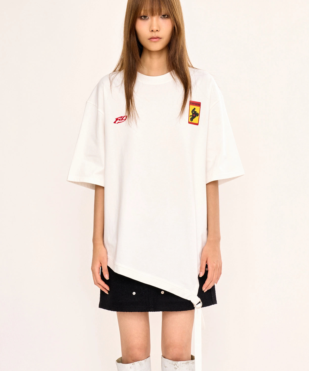 fanyoung-fw-25-asymmetric-belt-t-shirt-white-white-s