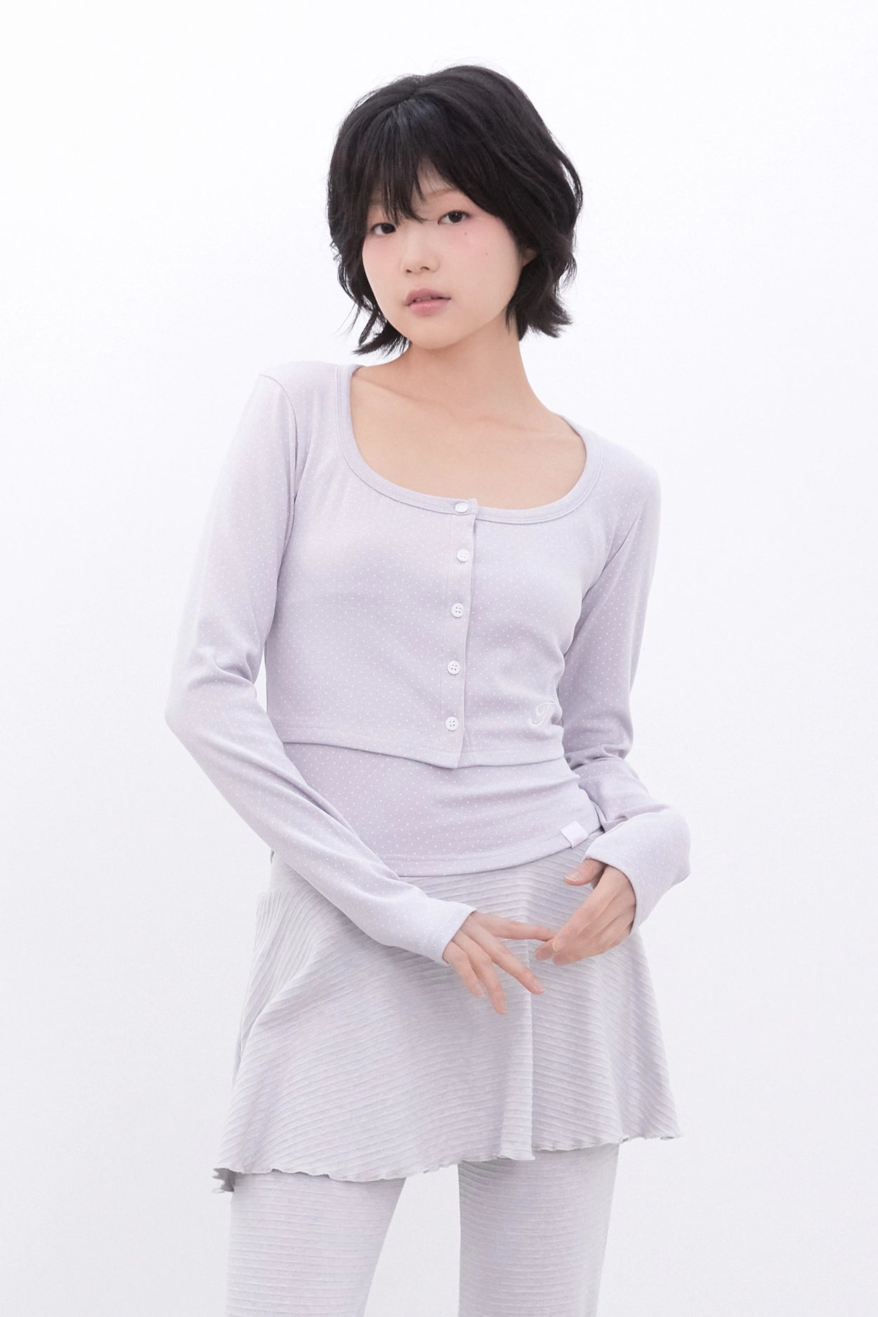 innermuseum-ss-25-dot-button-crop-cardigan-(babyblue)