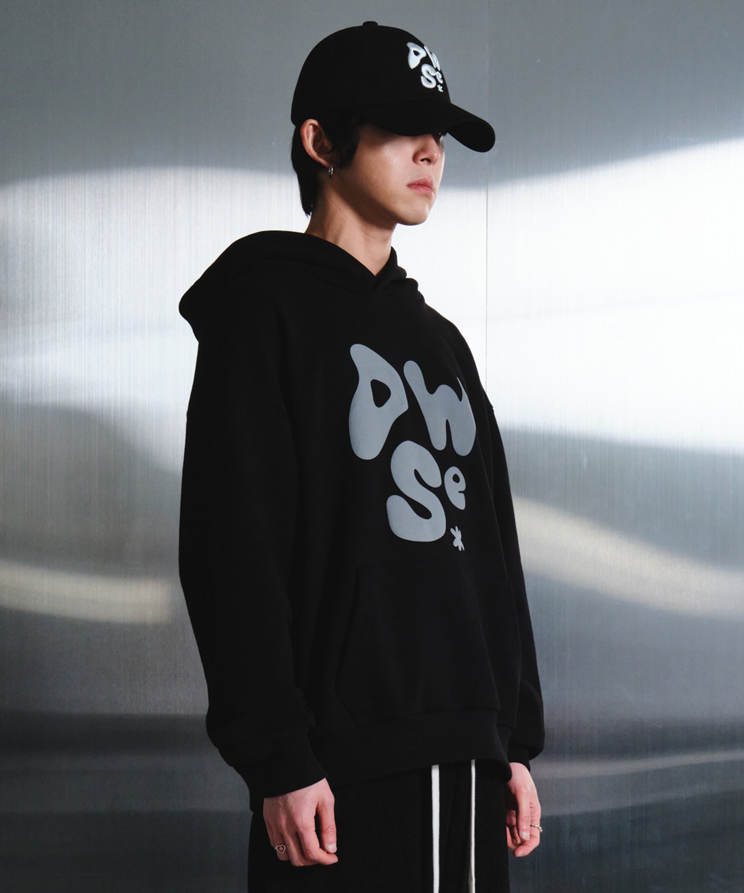 dwscompany-ss-25-round-logo-hoodie-(black)