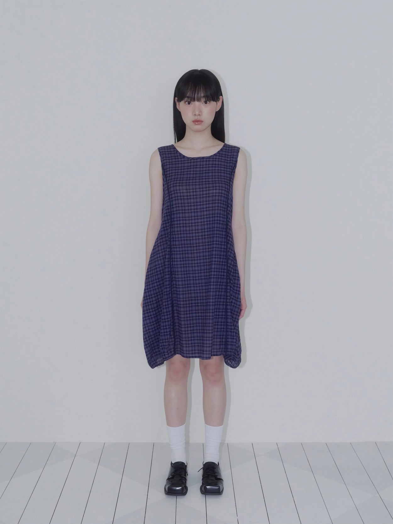 onska-ss-25-balloon-check-dress-(navy)